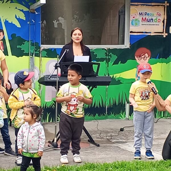 ¡Día de la Familia en Mi Pequeño Mundo: Un Festival de Risas y Unión!